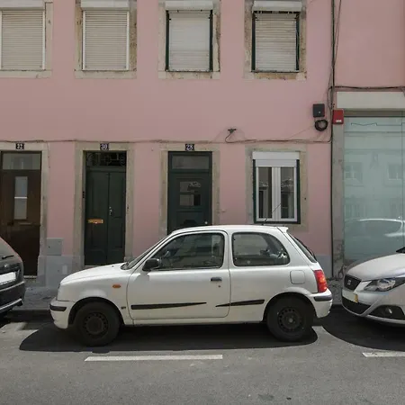 Principe Real: Elegant Flat With Terrace Lisbon