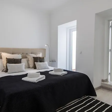 Principe Real: Elegant Flat With Terrace